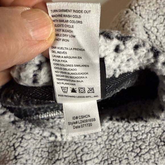 Disney The Burton’s Nightmare Before Christmas PJ Top Cozy Women’s Size M (8-10) - Picture 9 of 10